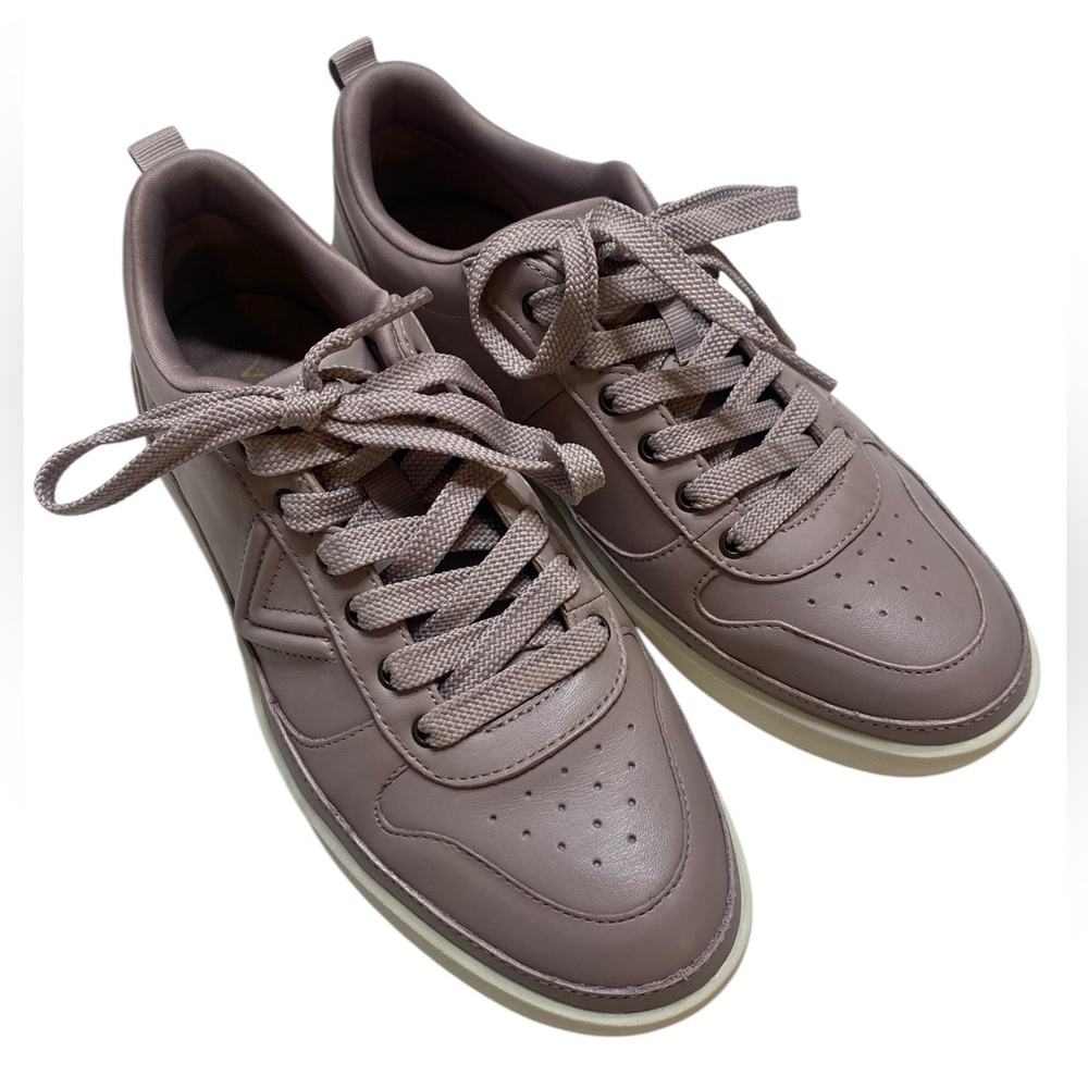 Vionic Leather Lace-Up Court Sneakers‎ - Elise